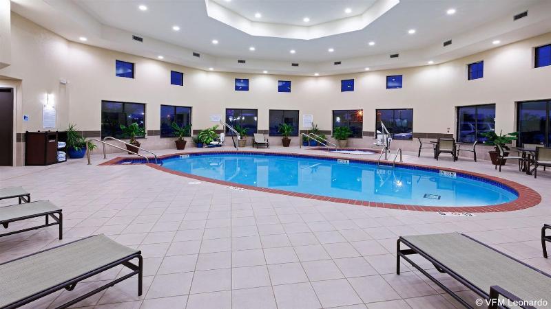 Holiday Inn Express And Suites Duncan Чикаша Экстерьер фото